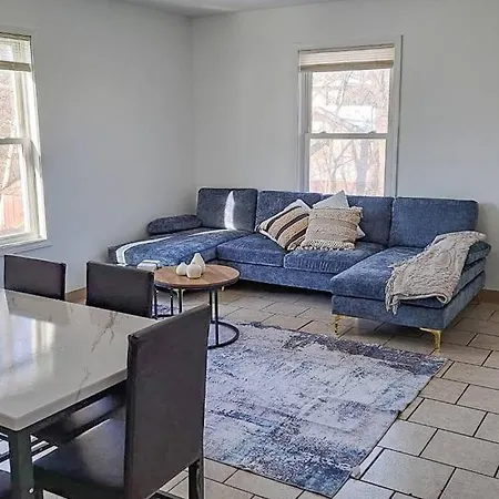 Comfort & Cozy 3/2 In Macomb, Il