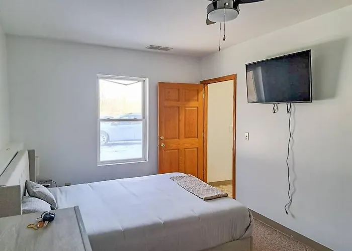Comfort & Cozy 3/2 In Macomb, Il Апартаменты Macomb