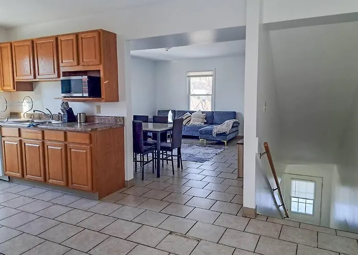 Comfort & Cozy 3/2 In Macomb, Il * Macomb