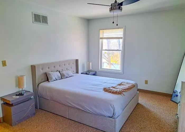 Comfort & Cozy 3/2 In Macomb, Il