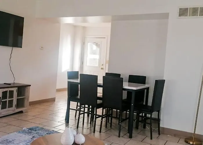 Апартаменты Comfort & Cozy 3/2 In Macomb, Il *