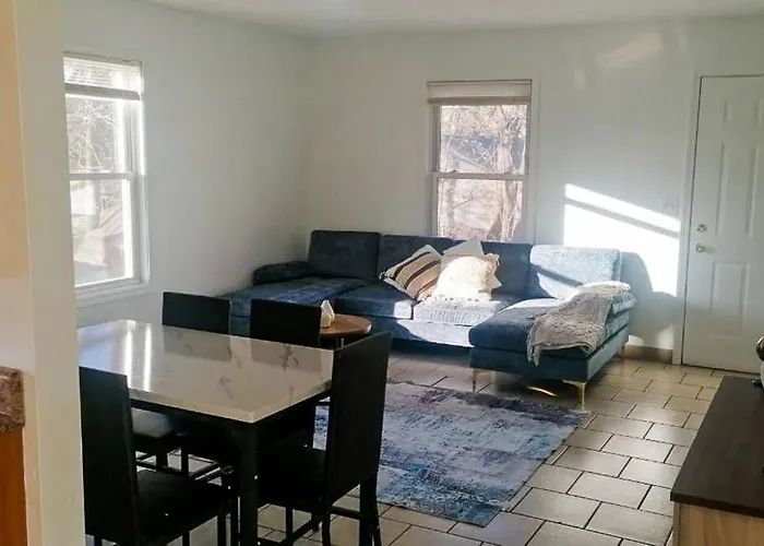 Comfort & Cozy 3/2 In Macomb, Il *