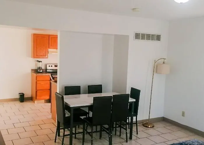 Апартаменты Comfort & Cozy 3/2 In Macomb, Il